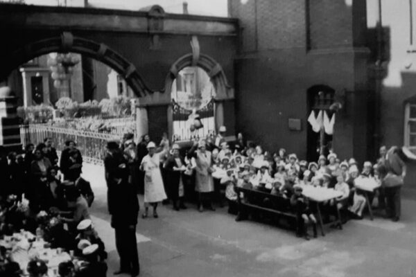 Navarino Mansions – celebrations for the silver jubilee of the Coronation of George V and Queen Mary in 1935